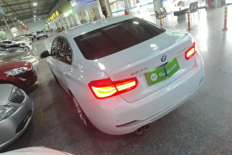 BMW 3 Series 2018 #5 BMW 3 Series 2018 car image #5