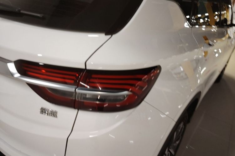 GEELY Coolray 2019 изображение автомобиля #8