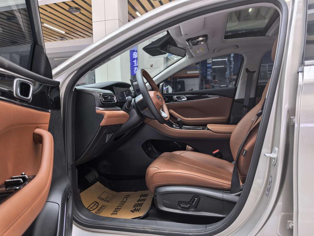 GEELY Emgrand 2025 car image #14