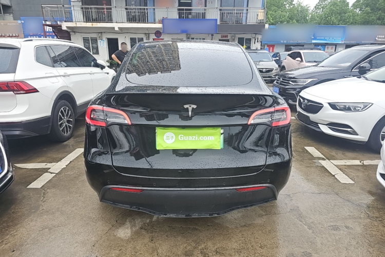 Tesla Model Y 2021 immagine di auto #6