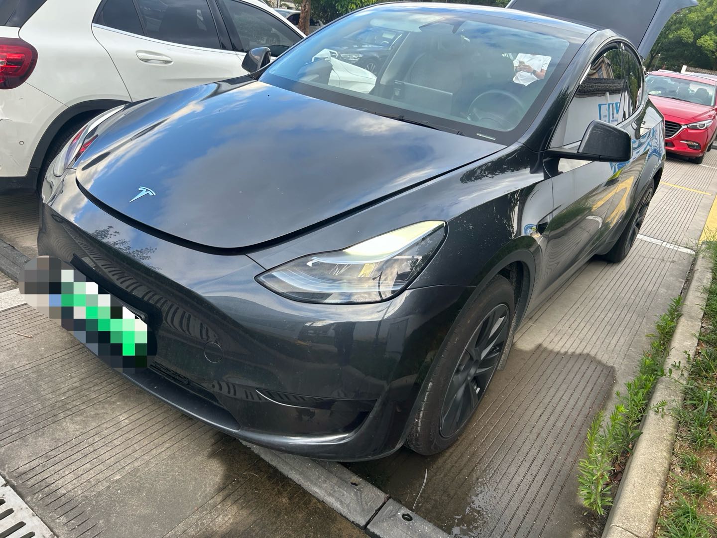 Tesla Model Y 2024 immagine di auto #2