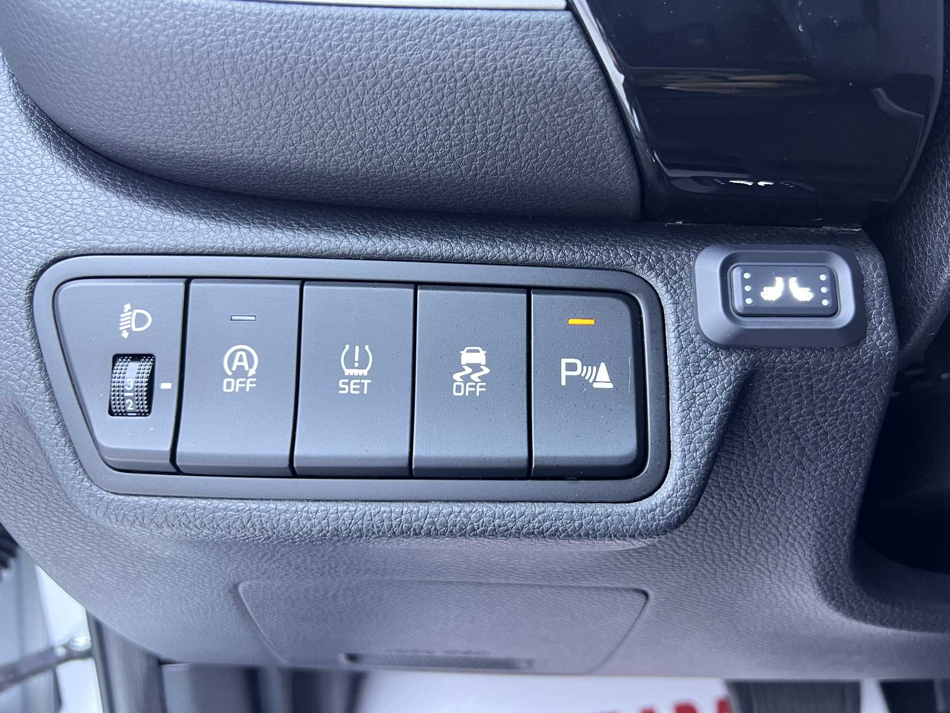 Kia Seltos 2024 car image #9
