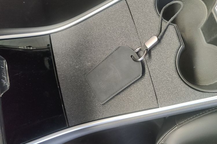 Tesla Model 3 2020 صورة سيارة #9