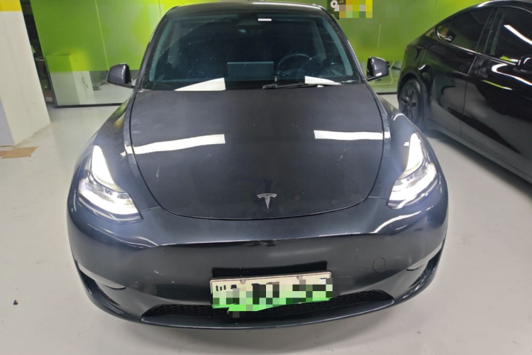 Tesla Model Y 2024 immagine di auto #3