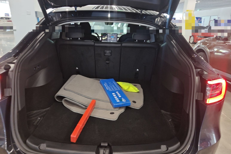 Tesla Model Y 2024 #19 Tesla Model Y 2024 car image #19