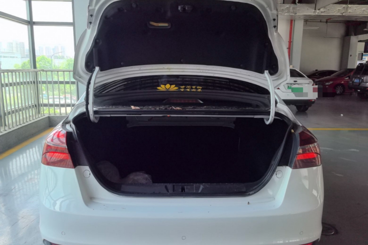 GEELY Emgrand 2018 car image #19