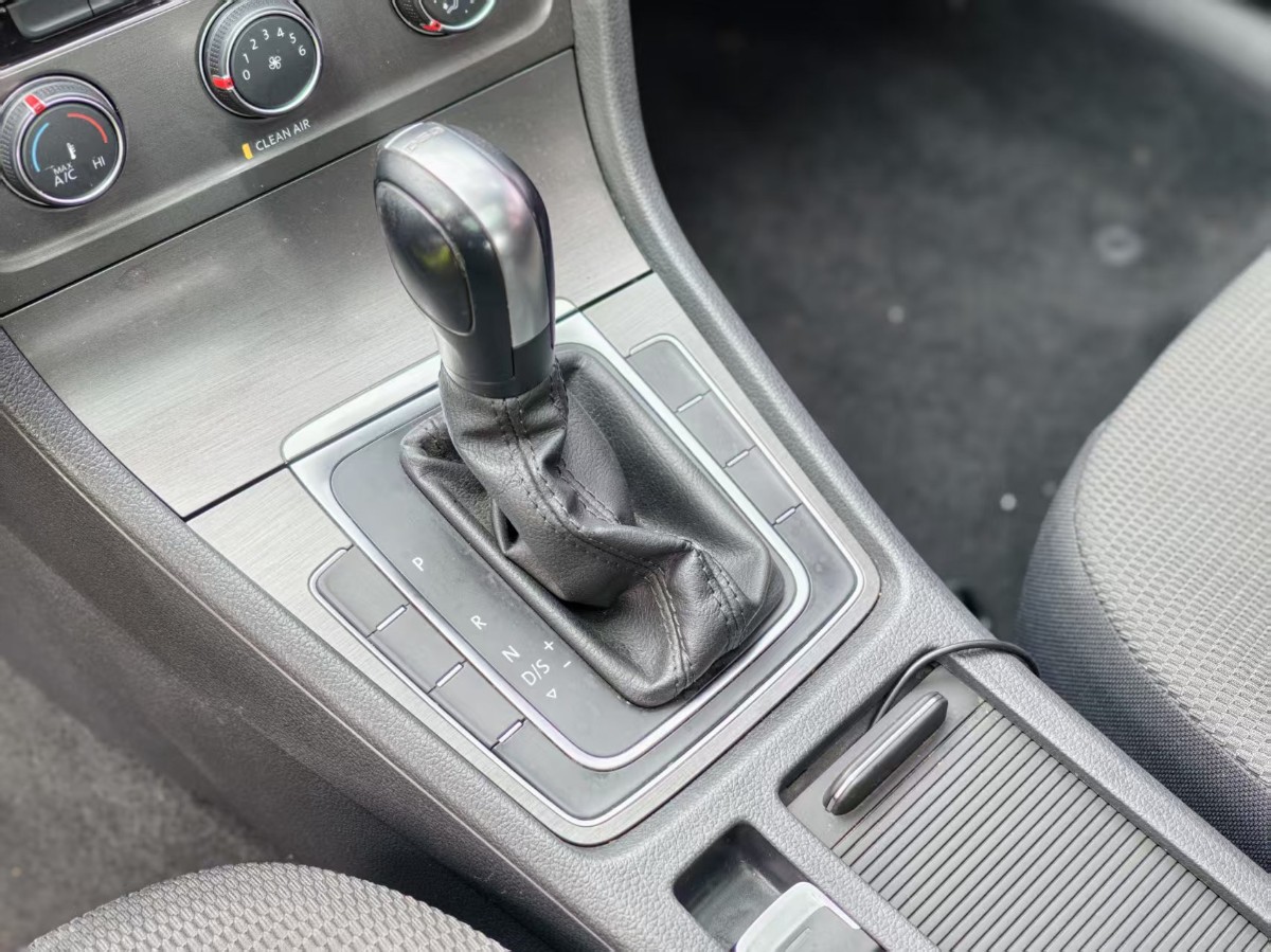 Volkswagen Golf 2016 car image #5