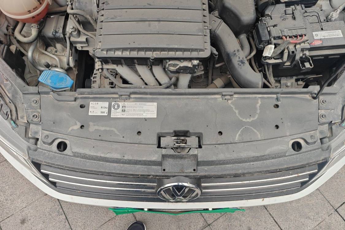 Volkswagen Santana 2015 car image #10