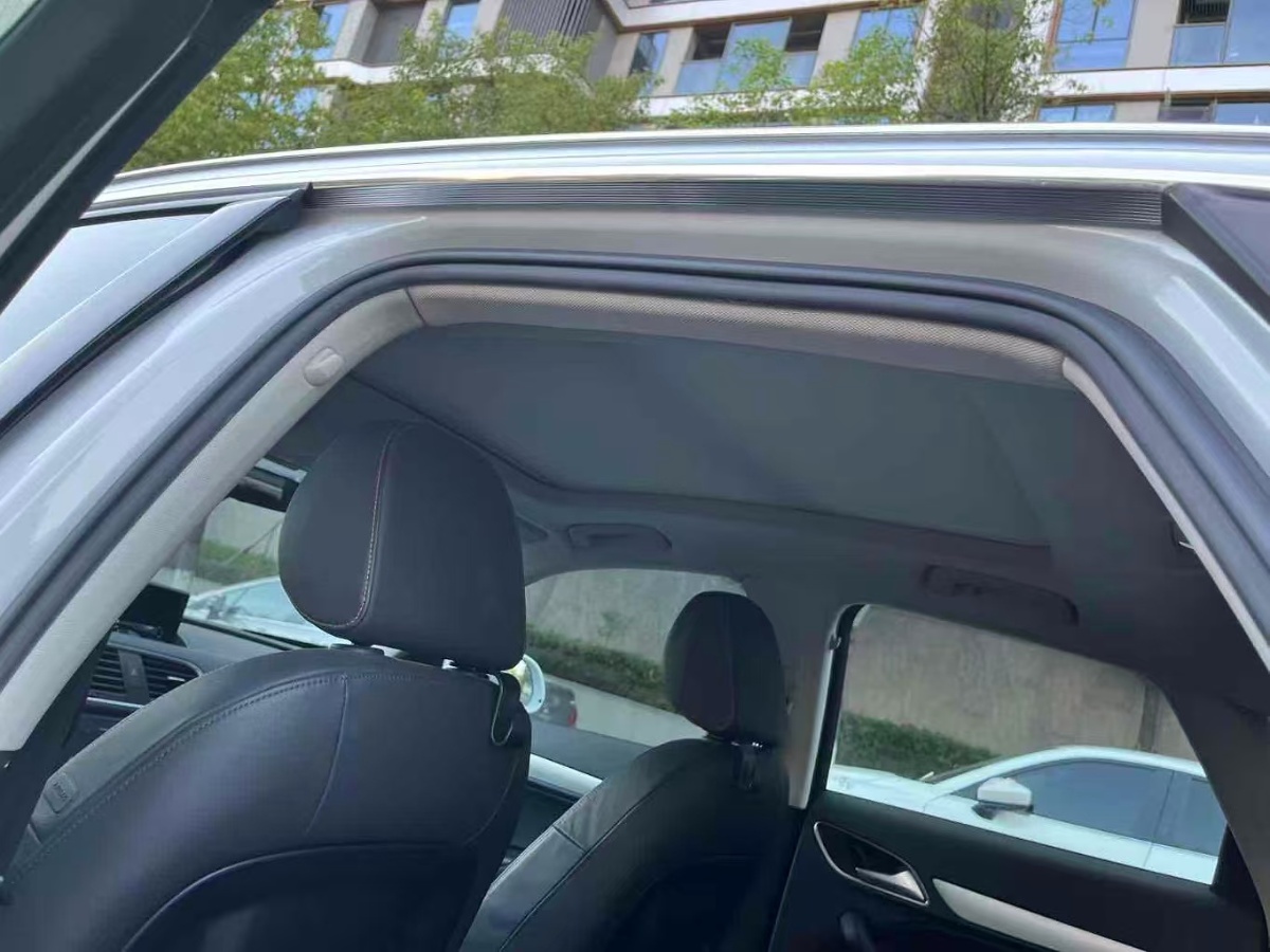 Audi Q3 2017 car image #5