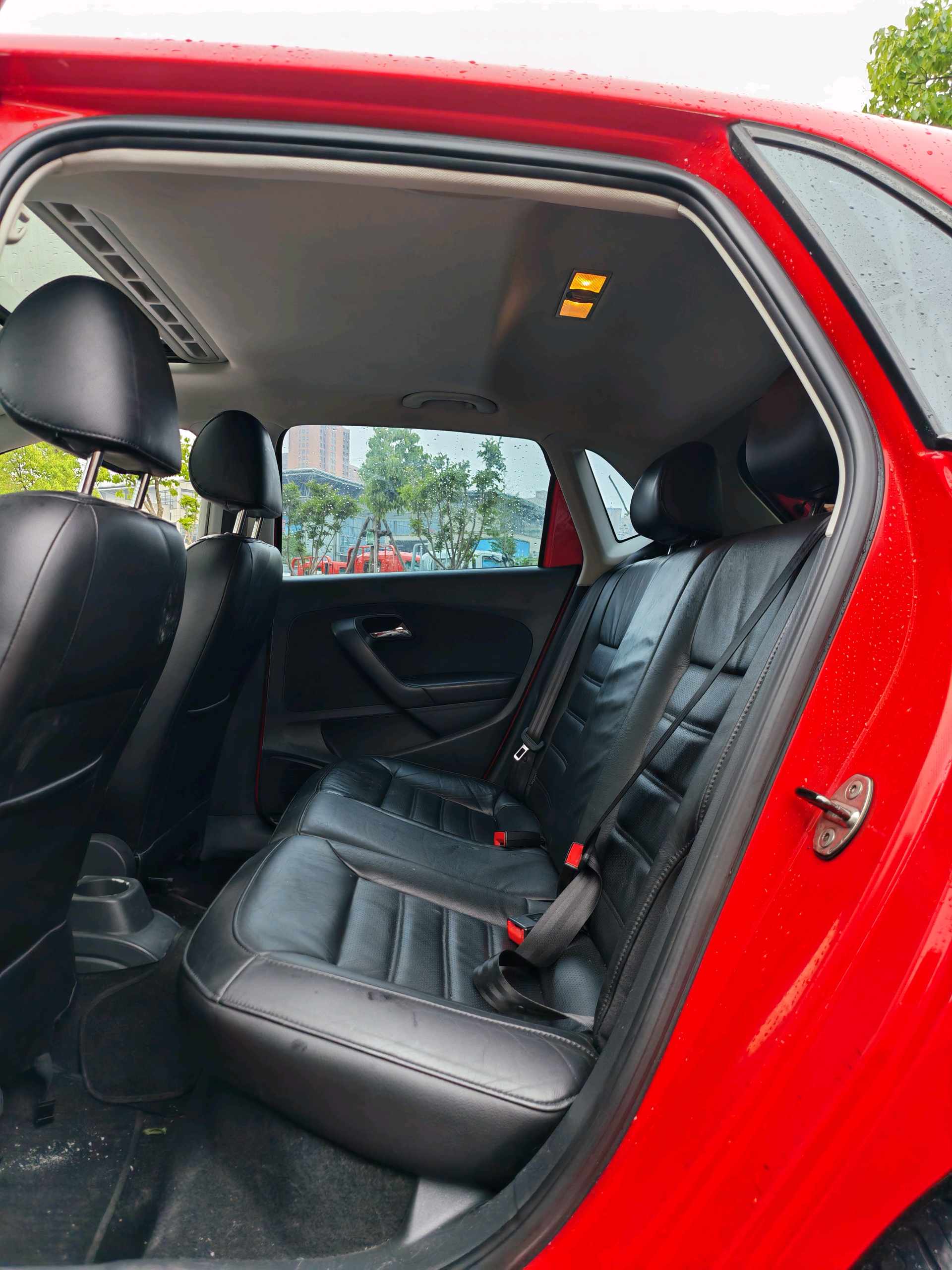 Volkswagen Polo 2012 изображение автомобиля #8