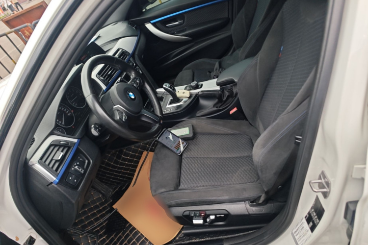 BMW 3 Series 2018 car image #15