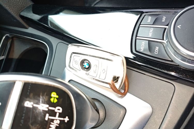 BMW 3 Series 2019 #9 BMW 3 Series 2019 imagem de carro #9