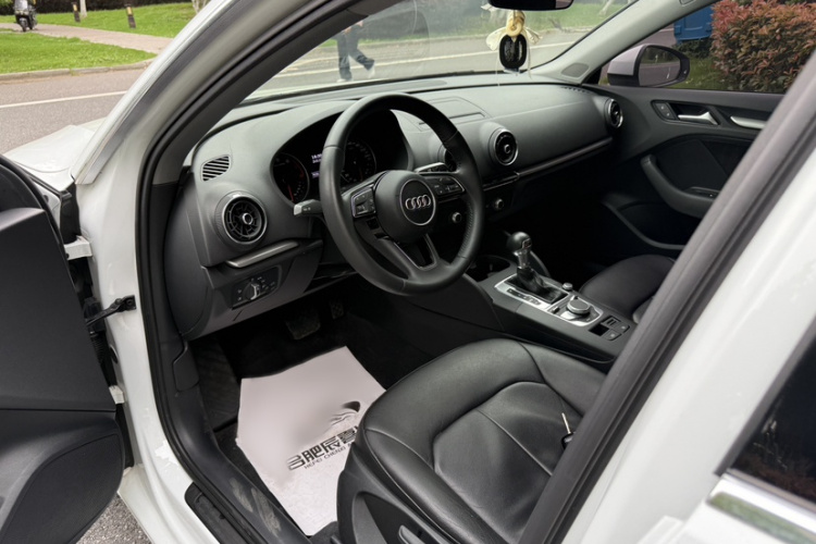 Audi A3 2018 car image #8