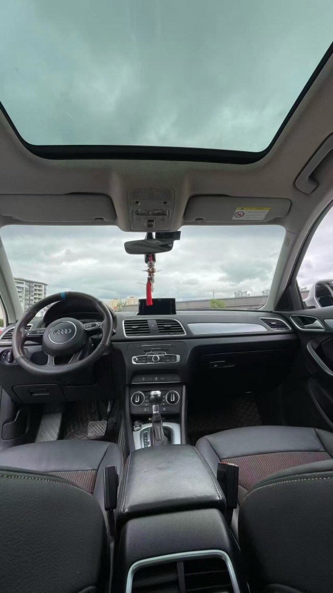 Audi Q3 2018 car image #5