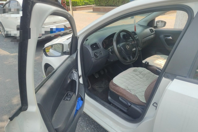 Volkswagen Polo 2017 car image #13