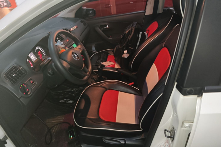 Volkswagen Polo 2016 car image #15