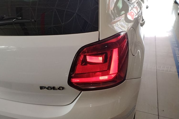 Volkswagen Polo 2016 car image #8