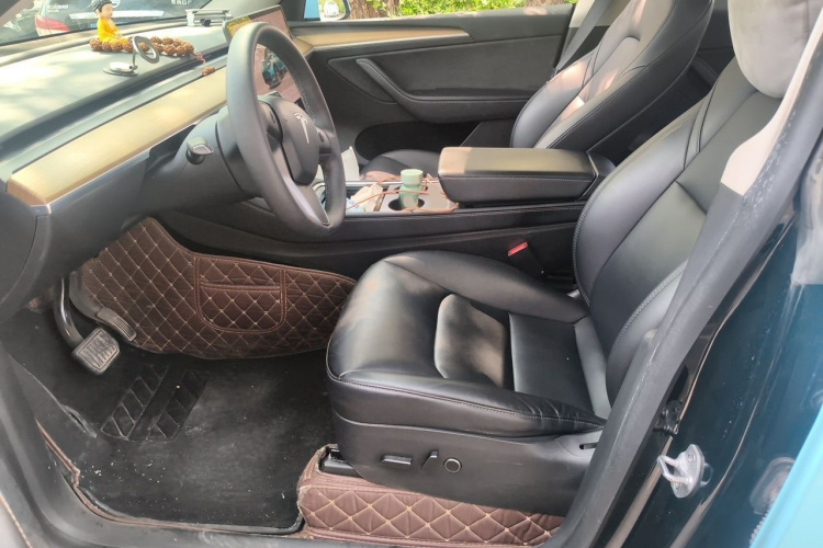 Tesla Model Y 2022 car image #18