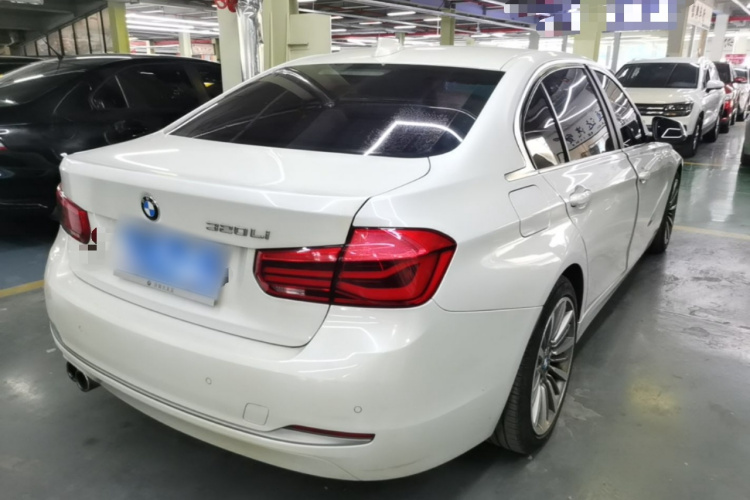 BMW 3 Series 2019 car image #7