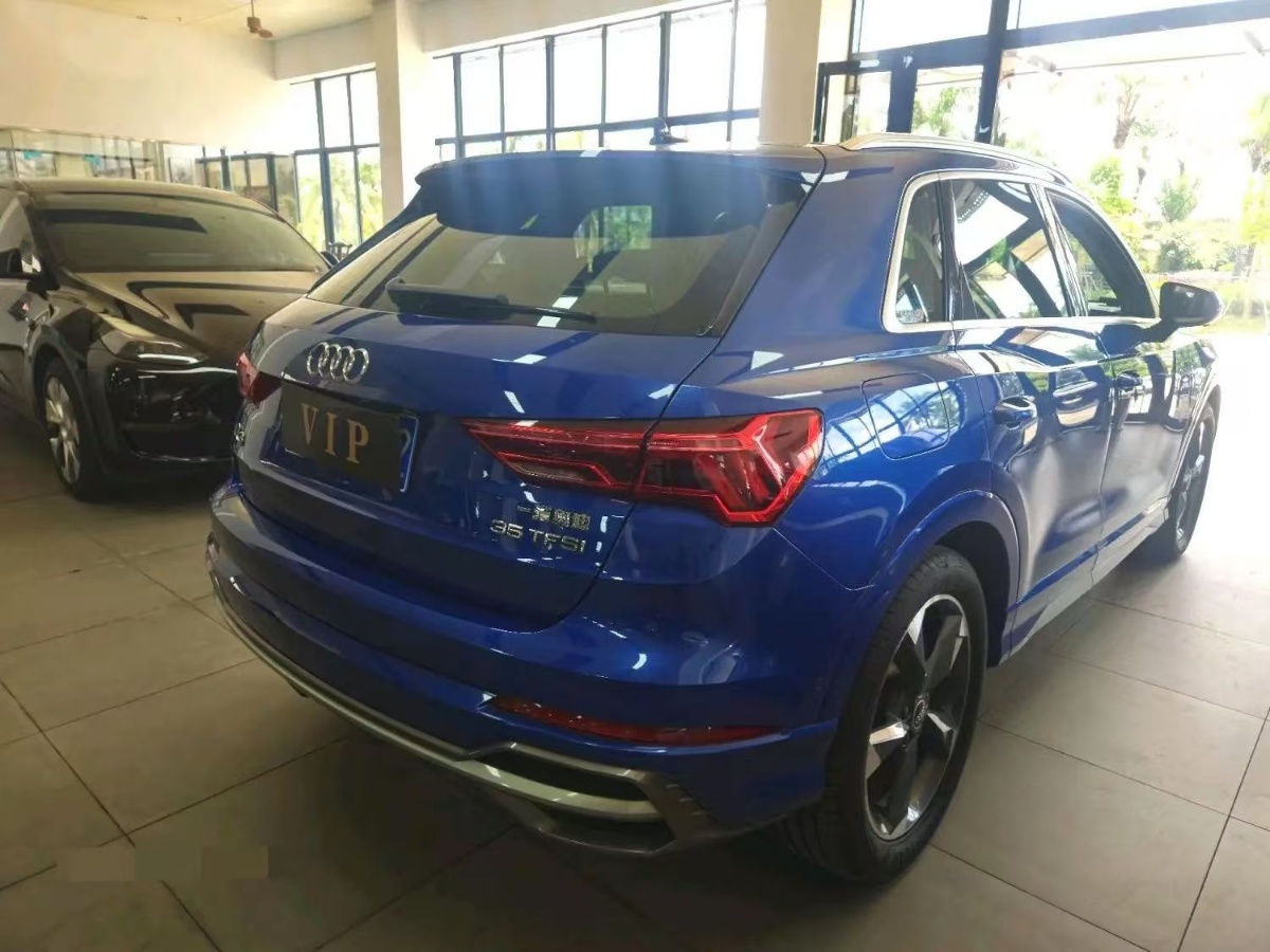 Audi Q3 2023 car image #7