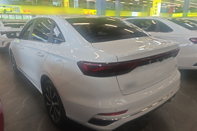GEELY Emgrand 2024 #5 GEELY Emgrand 2024 car image #5