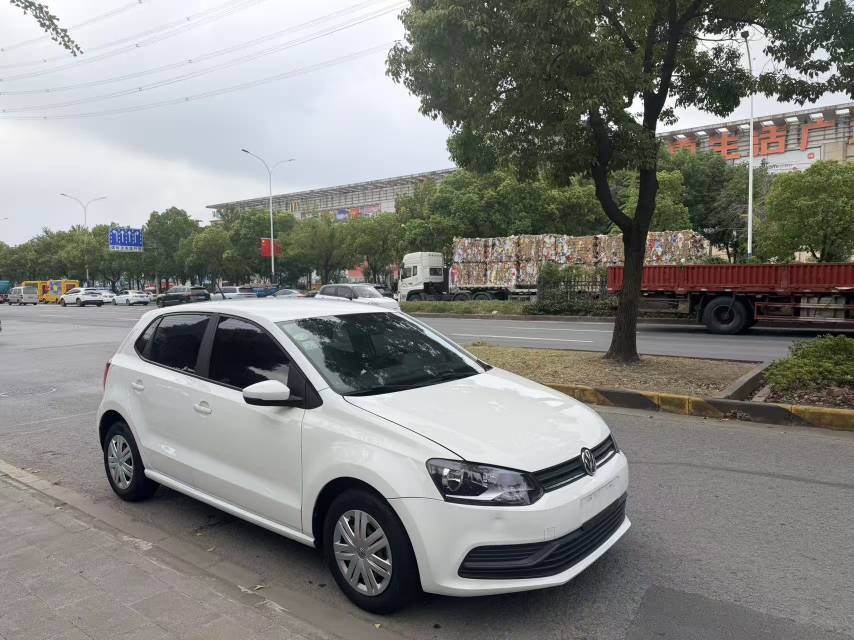 Volkswagen Polo 2019 car image #3