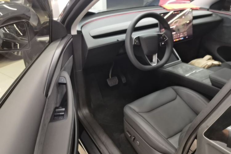 Tesla Model Y 2025 #16 Tesla Model Y 2025 car image #16