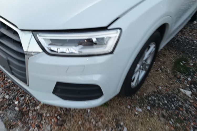 Audi Q3 2019 car image #23