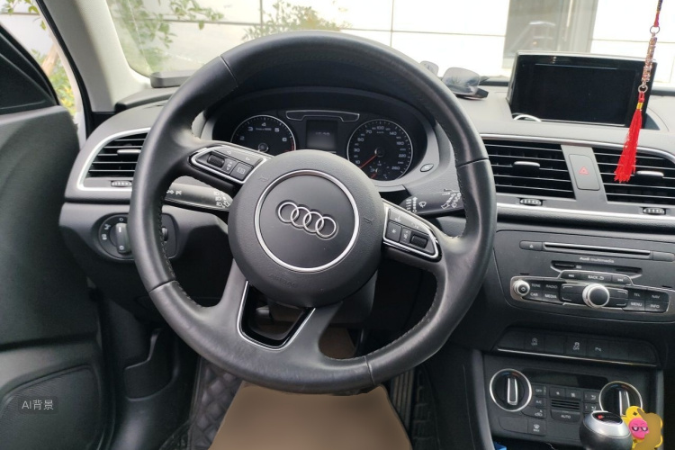 Audi Q3 2019 car image #12