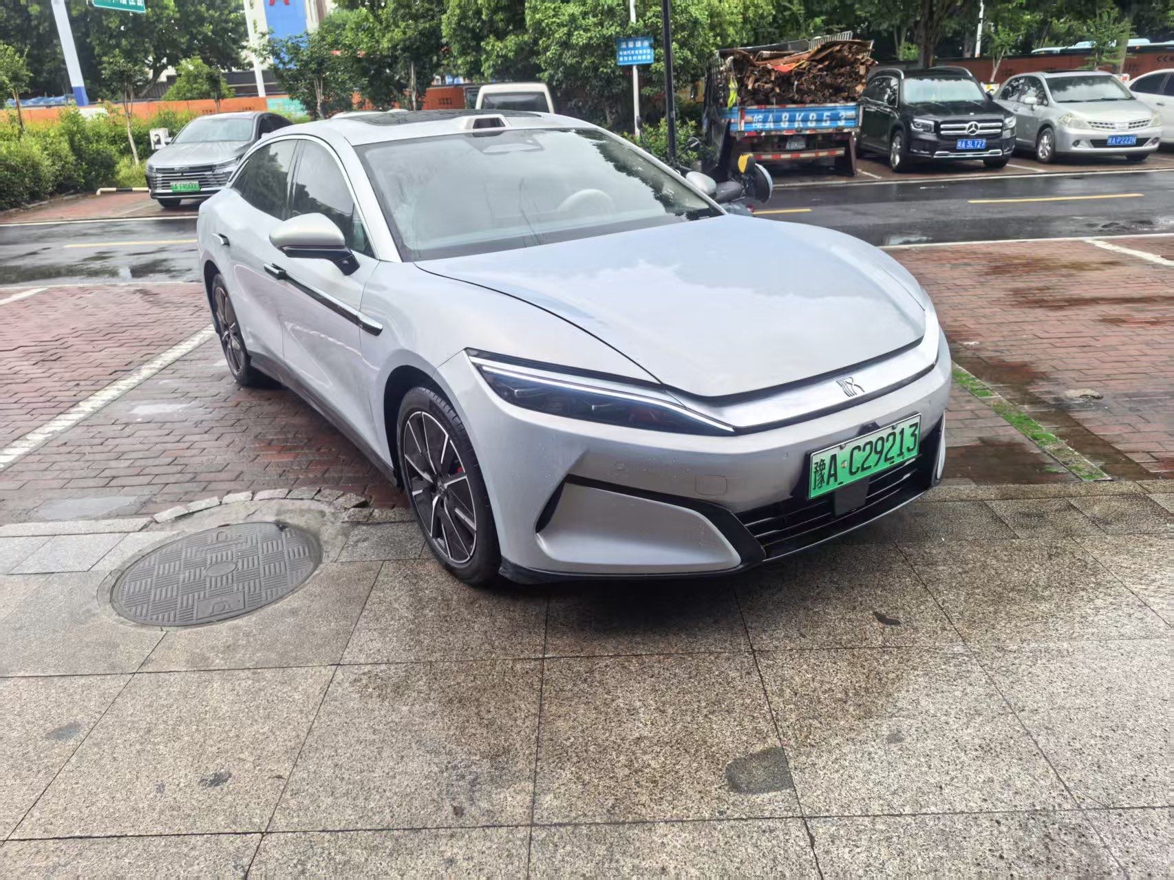 BYD HanL 2025 car image #2