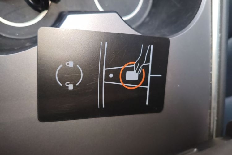 Tesla Model 3 2022 car image #14