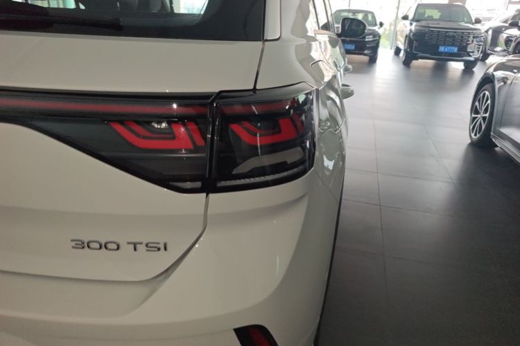 Volkswagen T-Roc 2025 immagine di auto #8