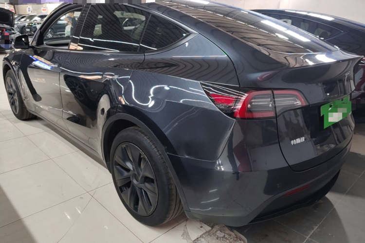 Tesla Model Y 2024 #5 Tesla Model Y 2024 car image #5