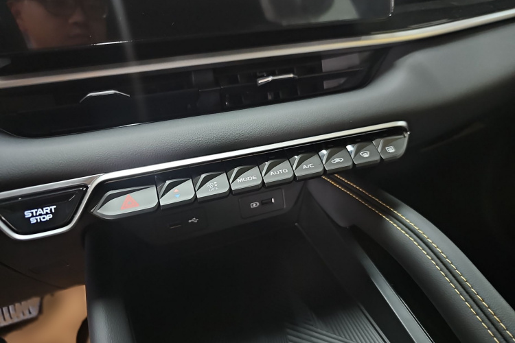GEELY Coolray 2026 #15 GEELY Coolray 2026 car image #15
