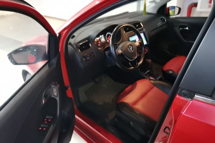 Volkswagen Polo 2016 car image #16