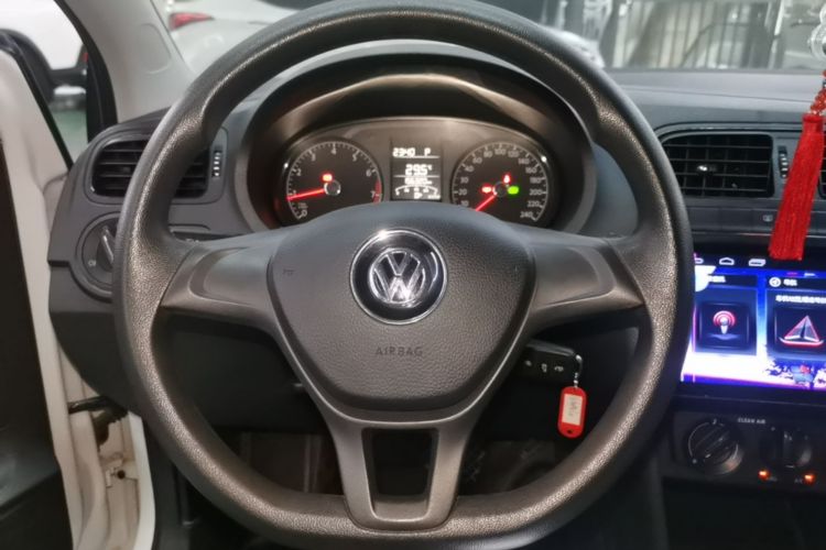 Volkswagen Polo 2018 car image #11