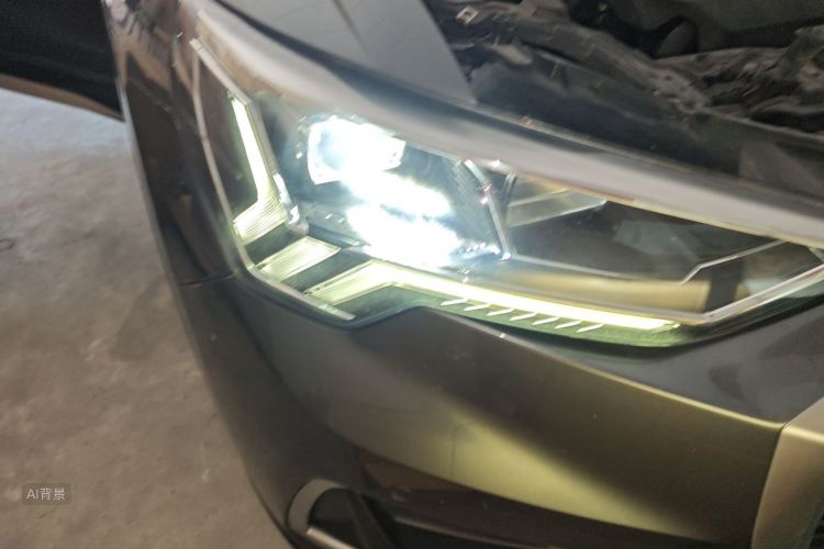 Audi Q3 2019 car image #8