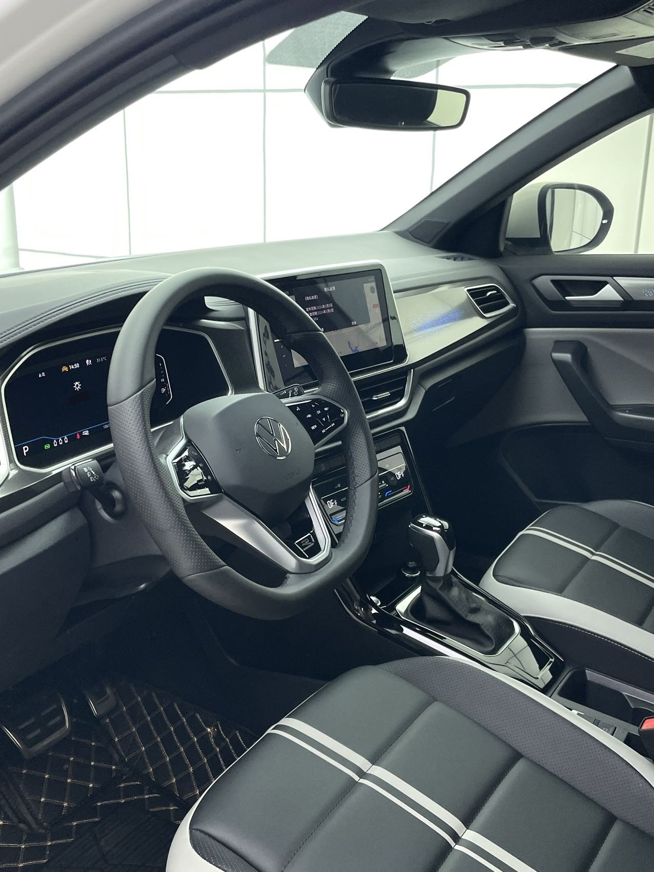 Volkswagen T-Roc 2024 #14 Volkswagen T-Roc 2024 car image #14