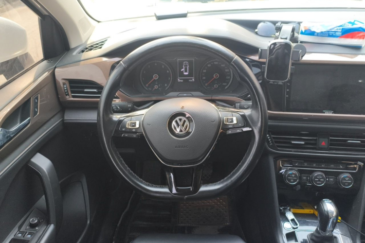 Volkswagen Tharu 2020 car image #15