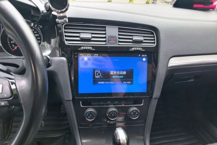 Volkswagen Golf 2018 car image #17