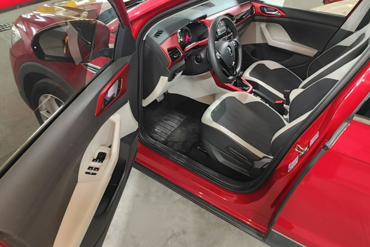 Volkswagen T-Cross 2019 car image #16