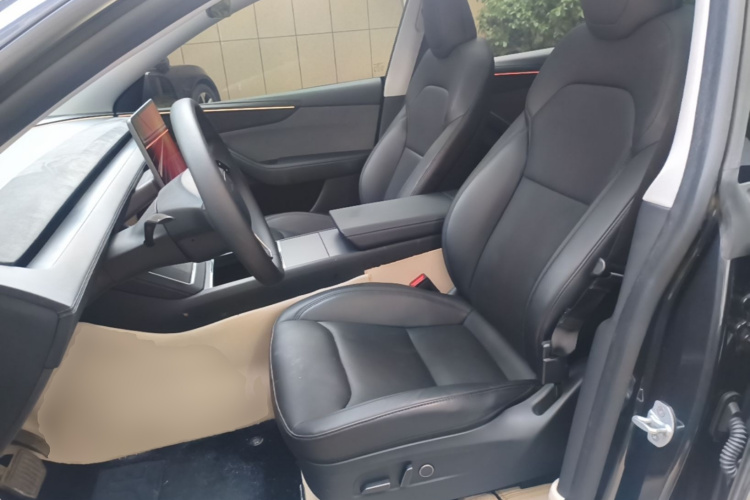 Tesla Model Y 2025 #15 Tesla Model Y 2025 car image #15