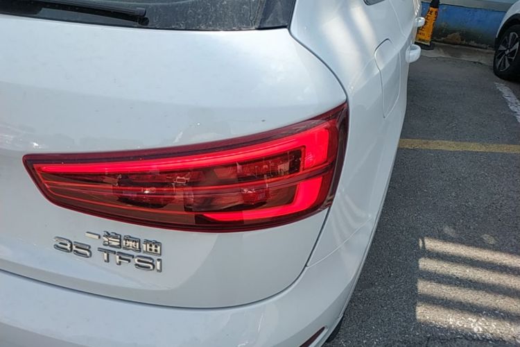 Audi Q3 2016 immagine di auto #8