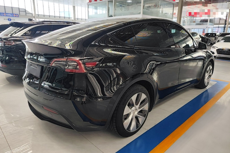 Tesla Model Y 2022 #5 Tesla Model Y 2022 immagine di auto #5