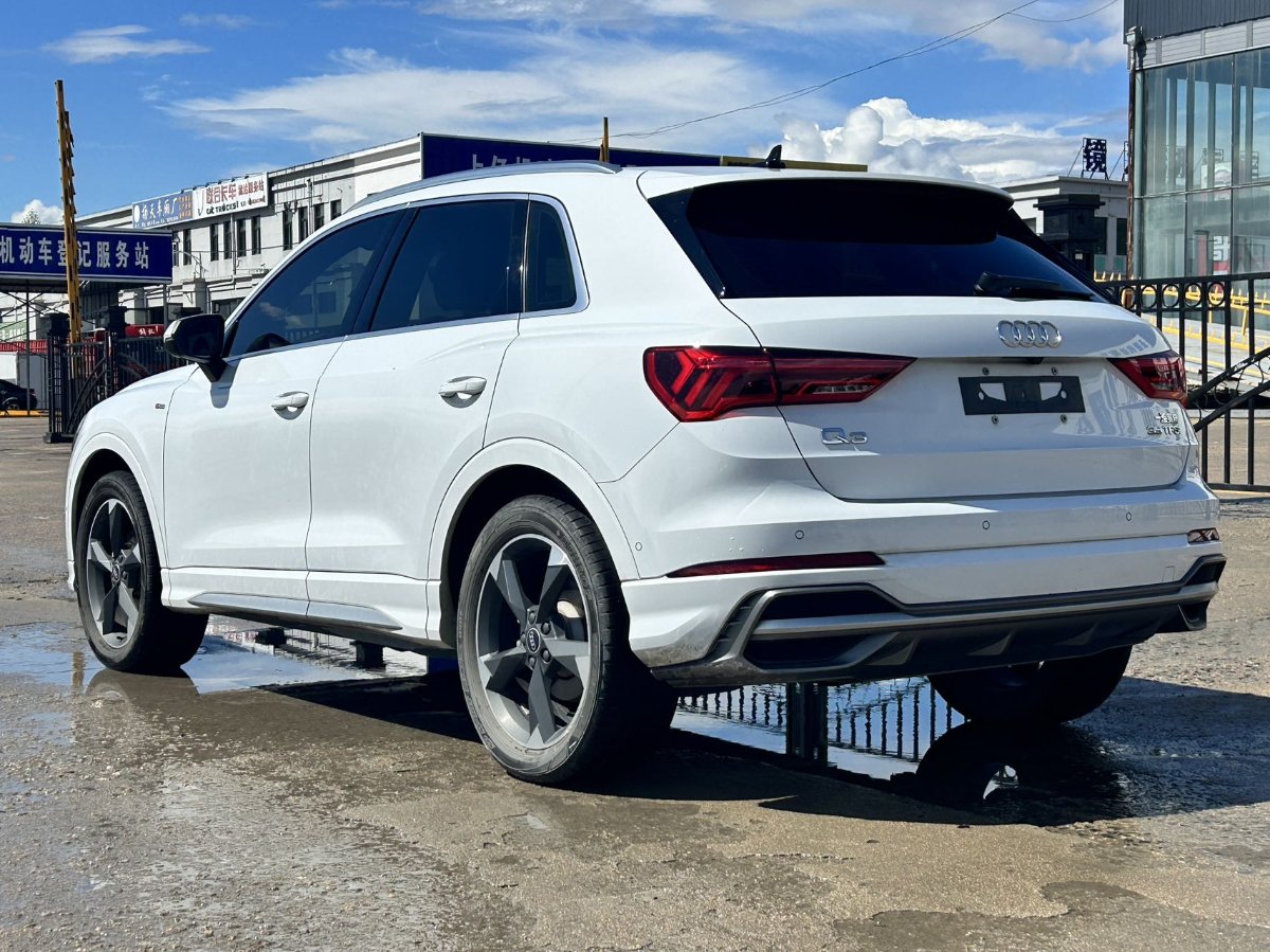 Audi Q3 2022 car image #6