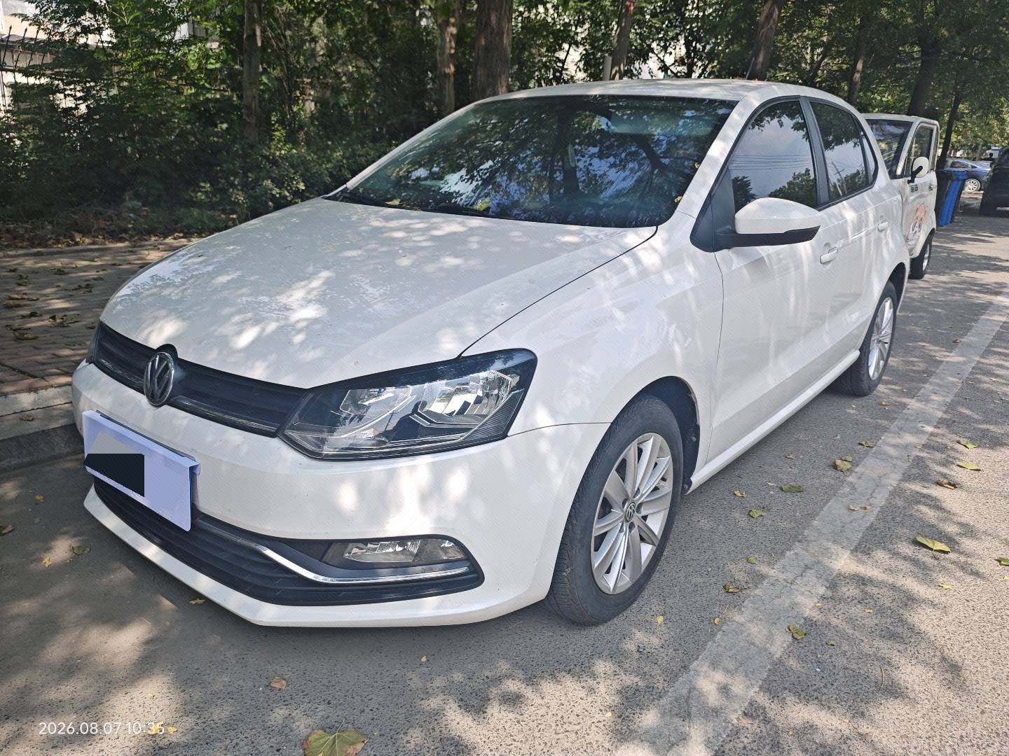 Volkswagen Polo 2015 car image 
