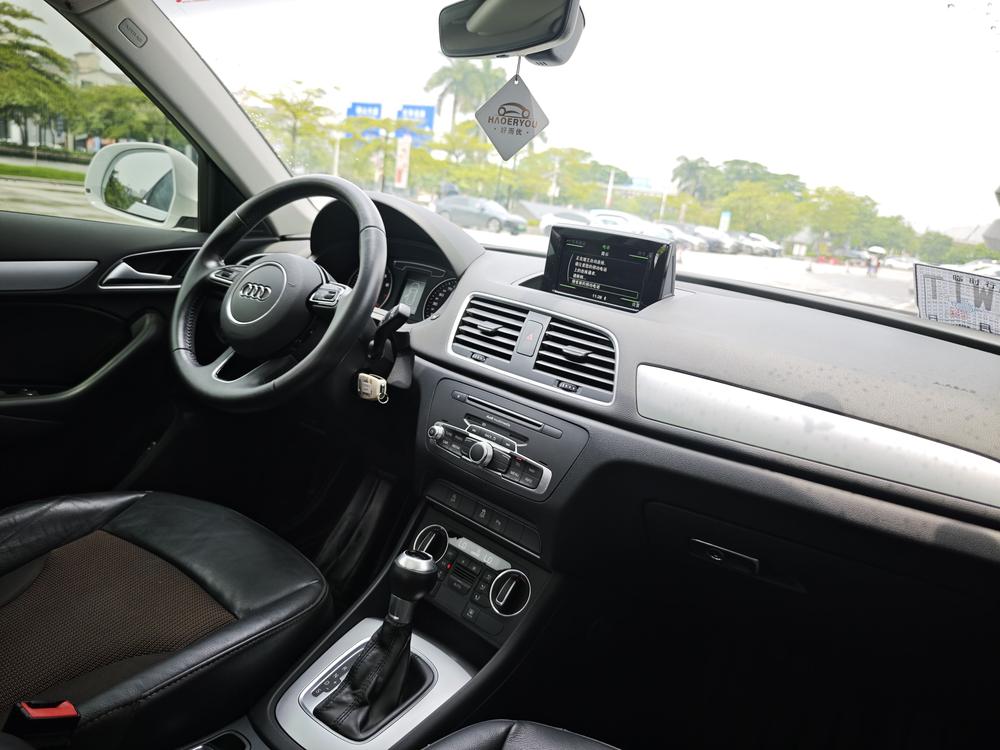 Audi Q3 2018 car image #16