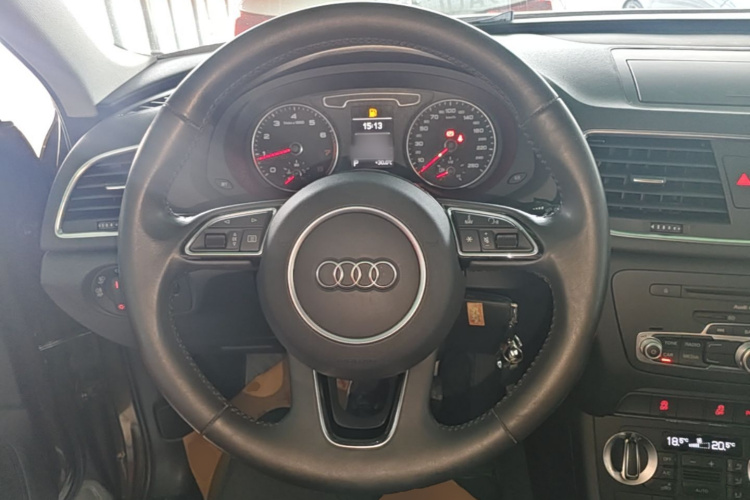 Audi Q3 2016 car image #11