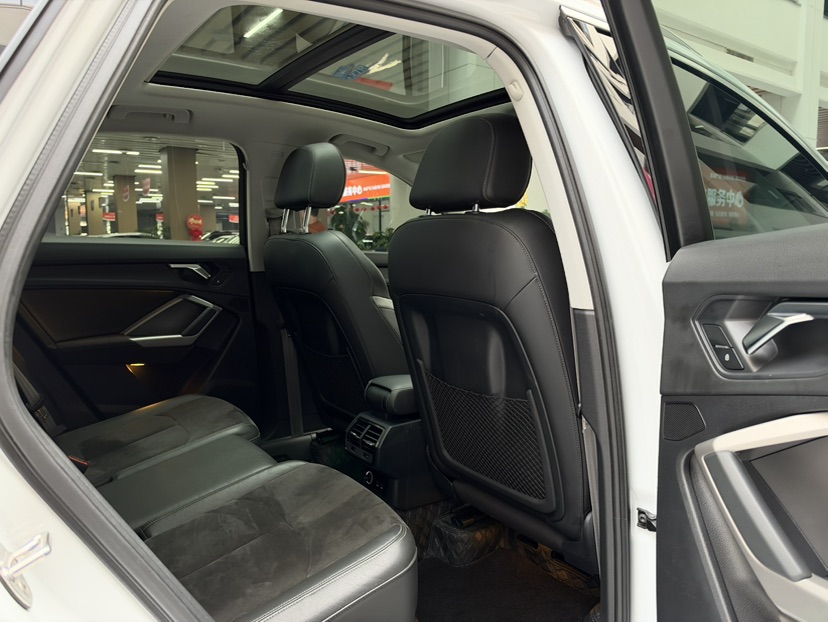 Audi Q3 2023 car image #21