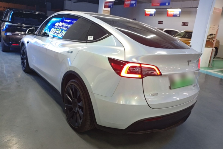 Tesla Model Y 2022 #5 Tesla Model Y 2022 car image #5